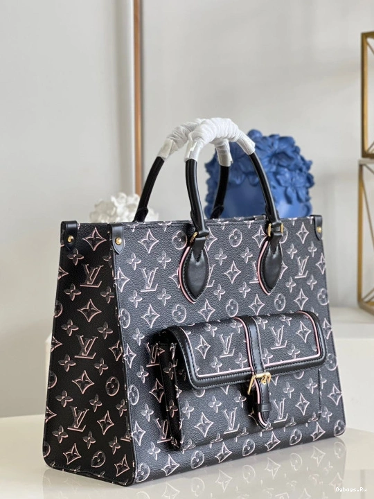 LOUIS ONTHEGO VUITTON 0401